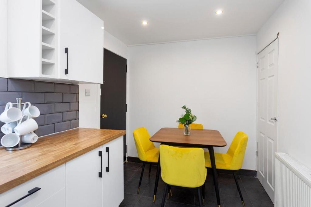 Stylish 3 Bed Edinburgh Abode-Parking And Garden Apartamento Exterior foto